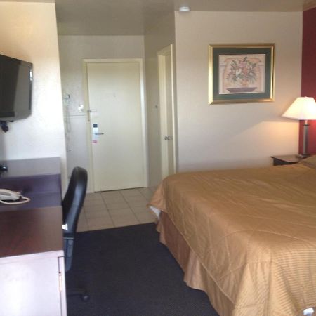 Colonial Inn Monahans Tx Buitenkant foto